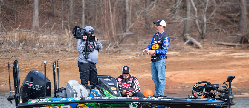 DeFoe Tops 50 Pounds After Day 1 at MLF Bass Pro Tour