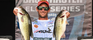 Big bite trio lifts Cobb to Day 3 lead in Bassmaster Elite at Lake Murray
