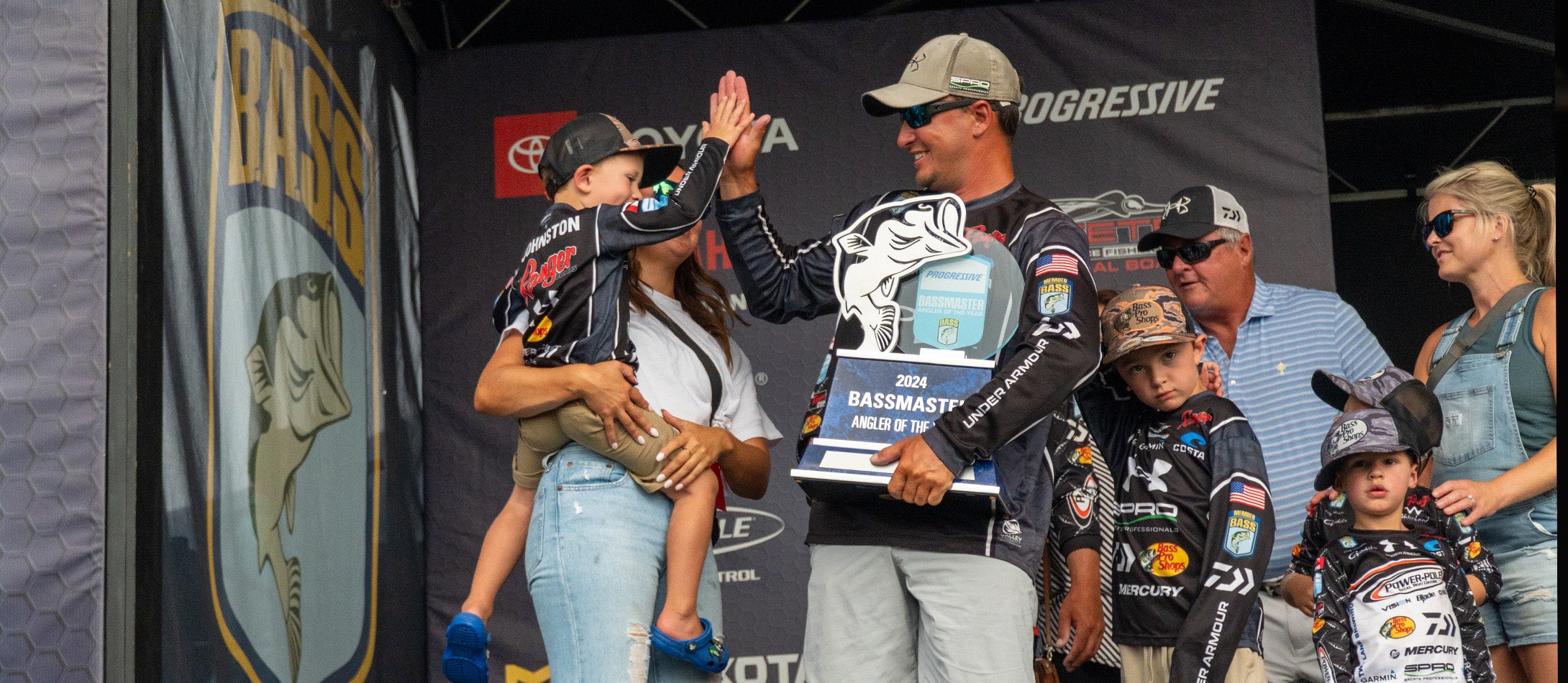 Chris Johnston takes Progressive Bassmaster Angler of the Year title with big rally